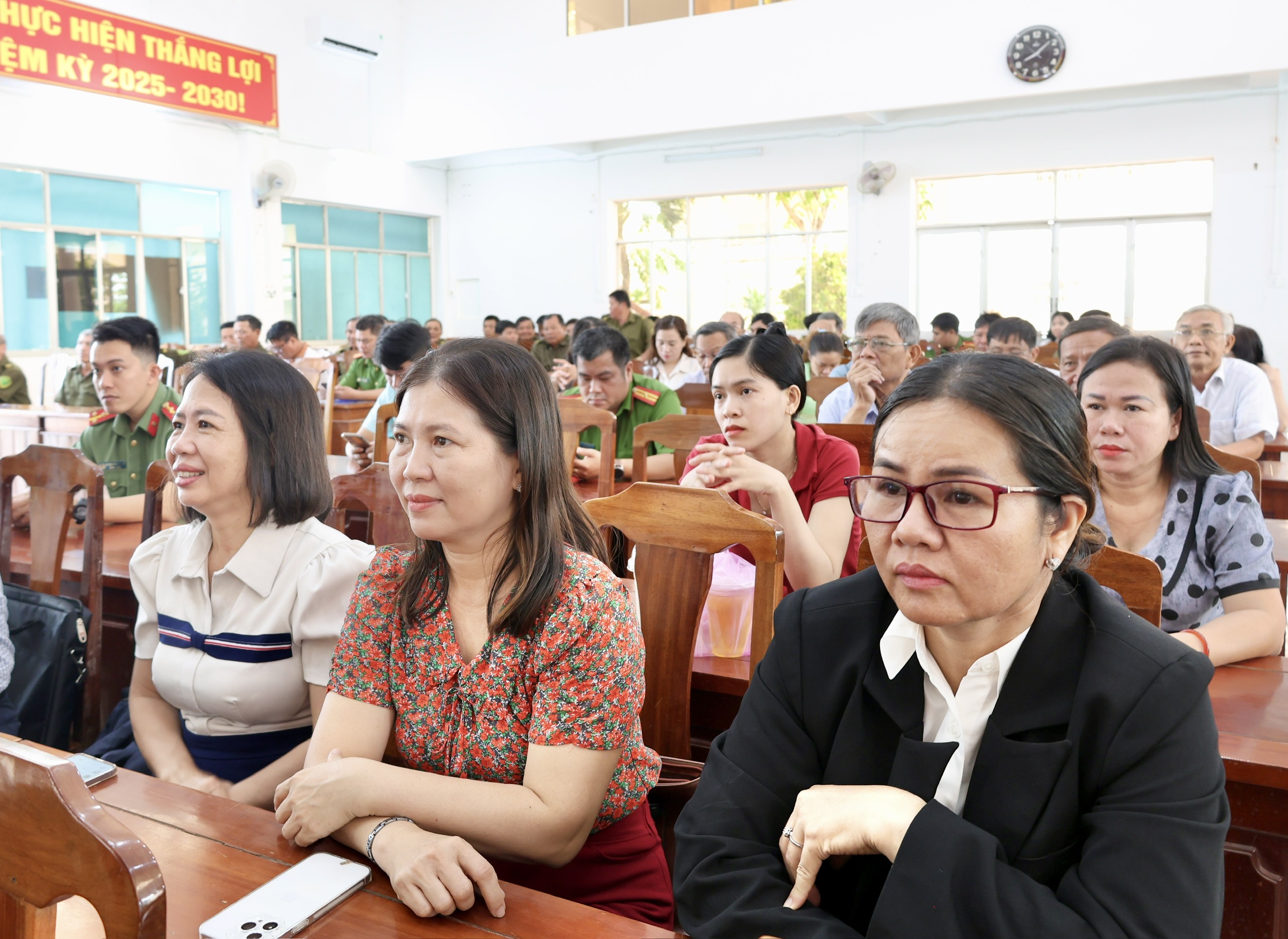 An ninh m8.jpg