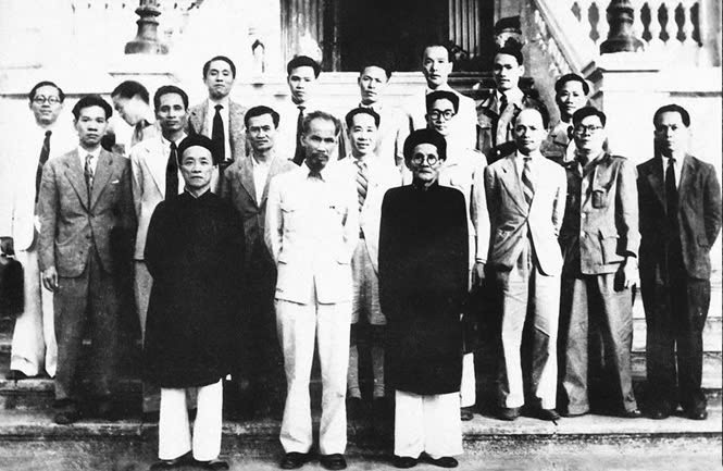 Huynh-Thuc-Khang 4.jpg