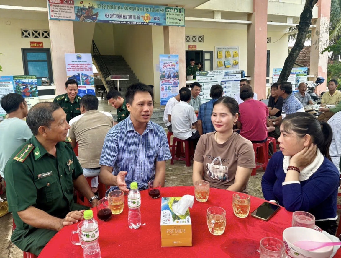 tro chuyen.jpg