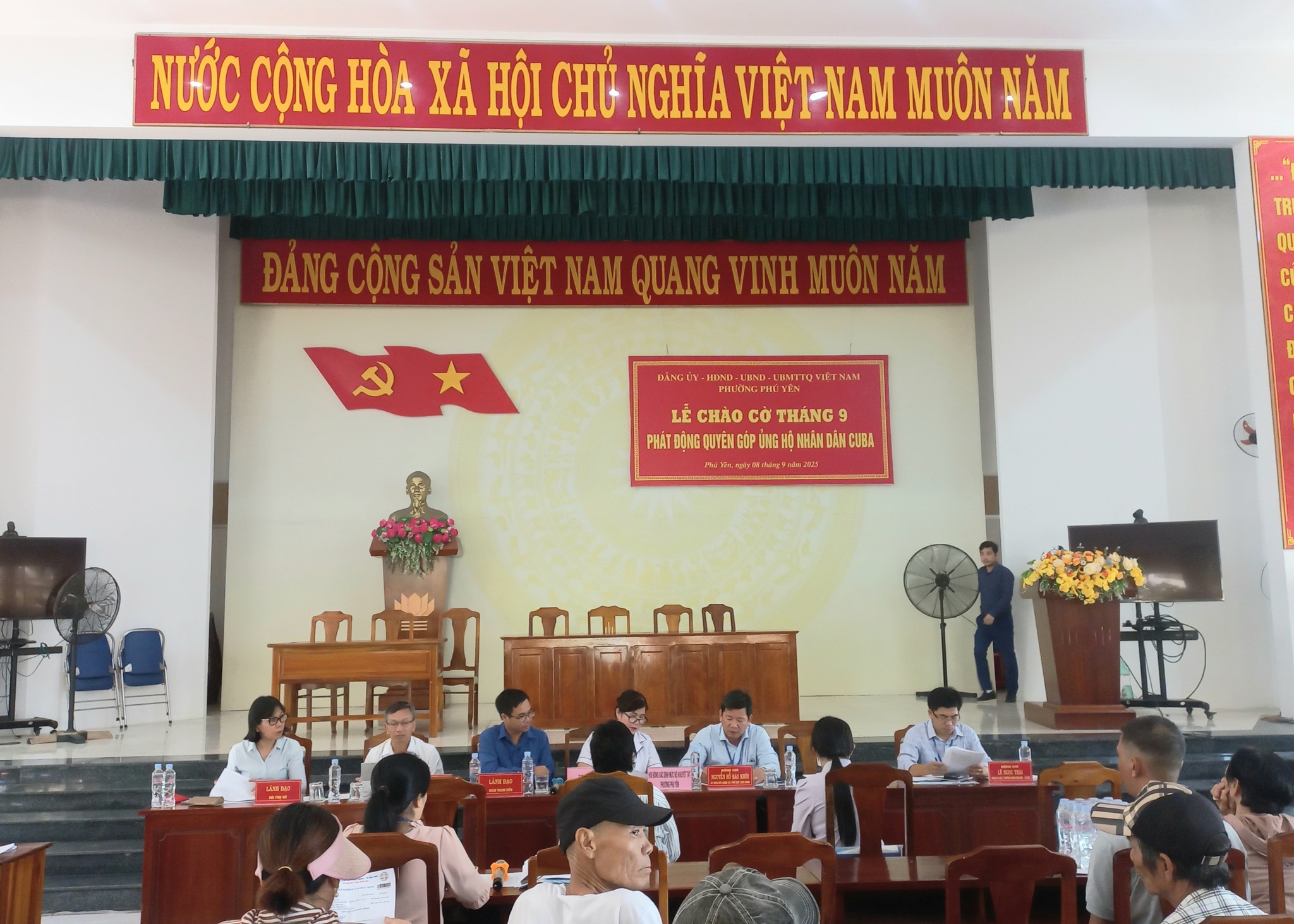 hình 2.jpg