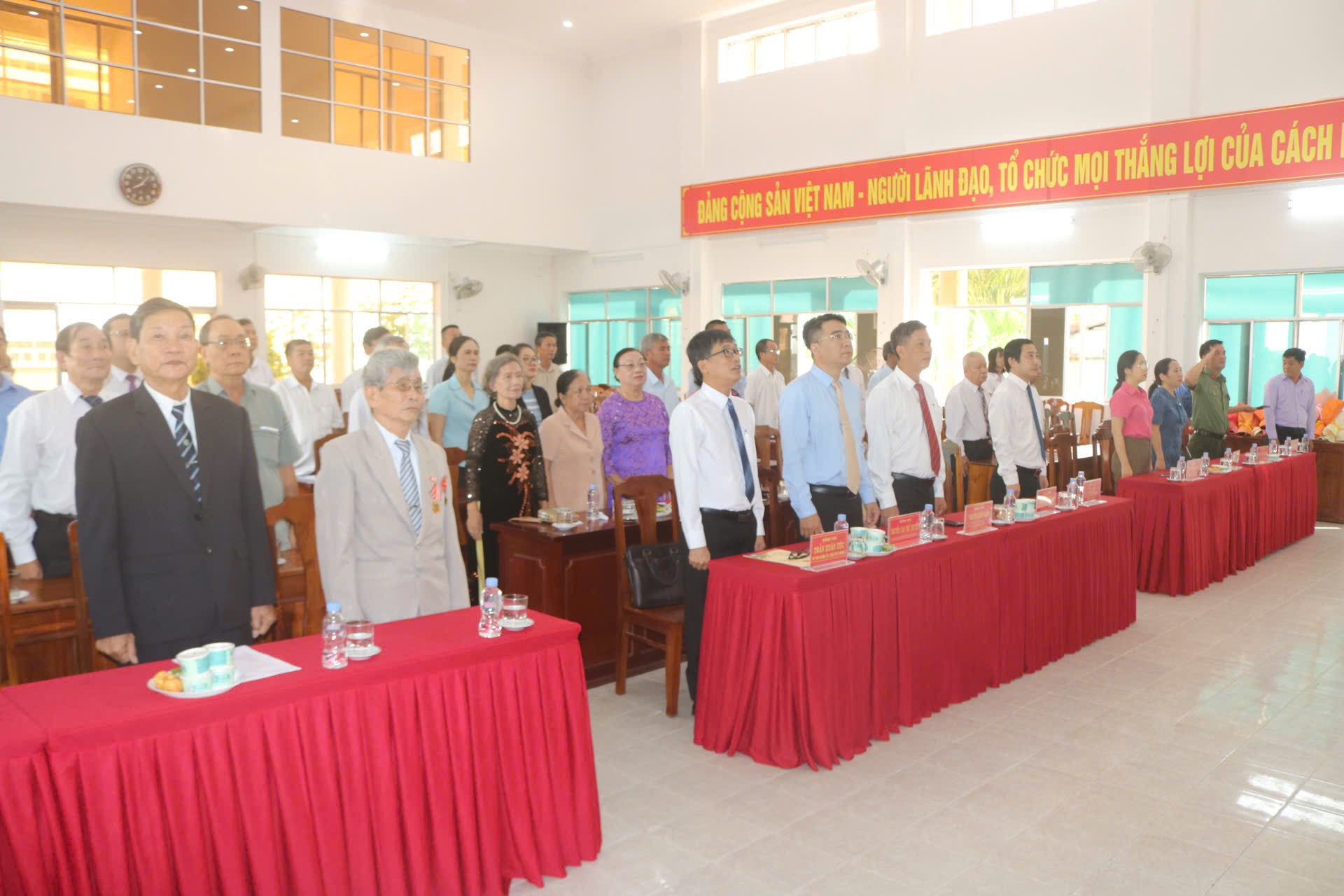 hình 2.jpg